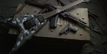 Объявлен конкурс военно-патриотической песни «Автомат и гитара, пусть память говорит»